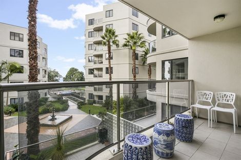 Photo of property in 1a/171 Hurstmere Road, Takapuna, Auckland, 0622