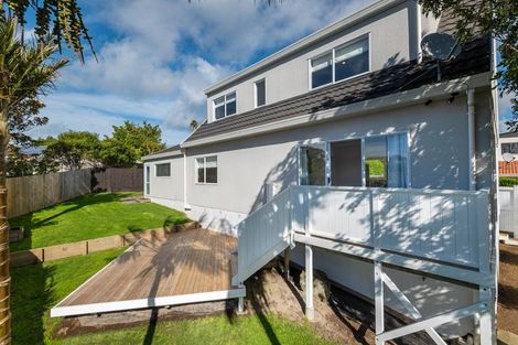 Photo of property in 1/18 Altair Place, Windsor Park, Auckland, 0632