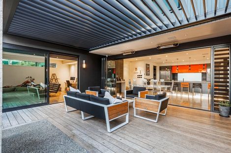 Photo of property in 3 Mansion Court, West Harbour, Auckland, 0618