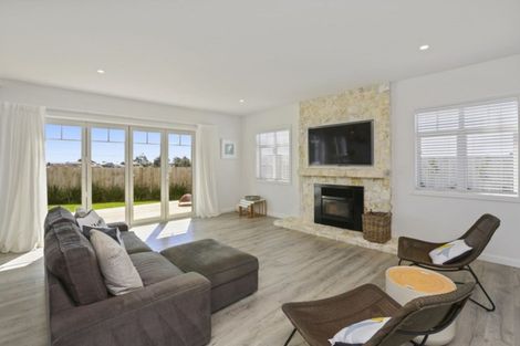 Photo of property in 55 Fernbrook Drive, Hurworth, New Plymouth, 4310