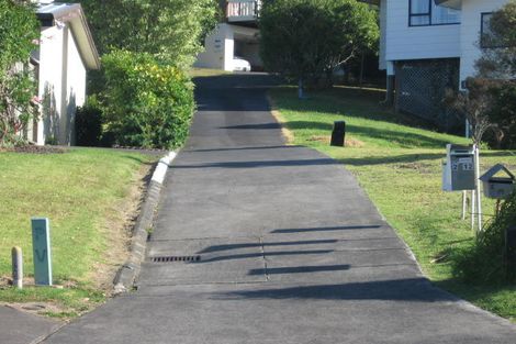 Photo of property in 2/12 Greenvalley Rise, Glenfield, Auckland, 0629