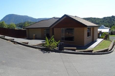 Photo of property in 112 Milton Terrace, Picton, 7220