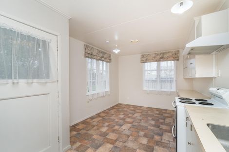 Photo of property in 15b Wikiriwhi Crescent, Awapuni, Palmerston North, 4412
