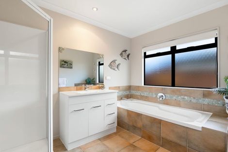 Photo of property in 20 Aranui Drive, Papamoa Beach, Papamoa, 3118
