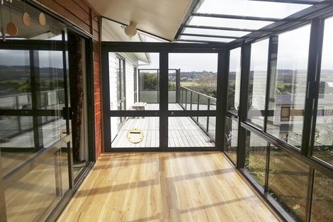 Photo of property in 35 Moffat Road, Red Beach, 0932