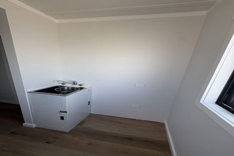 Photo of property in 76 Wharf Road, Te Atatu Peninsula, Auckland, 0610