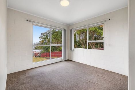 Photo of property in 2/587 Glenfield Road, Totara Vale, Auckland, 0629