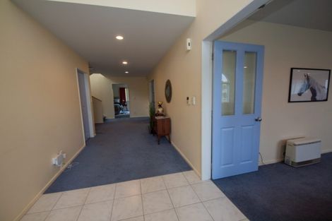 Photo of property in 33 Amesbury Drive, Churton Park, Wellington, 6037