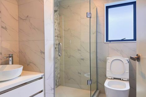 Photo of property in 95c Oreil Avenue, West Harbour, Auckland, 0618