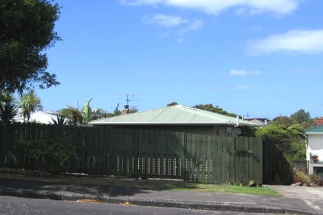 Photo of property in 8 Felstead Street, Birkenhead, Auckland, 0626