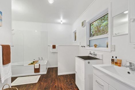 Photo of property in 15f1 Bloomsbury Grove, Newlands, Wellington, 6037