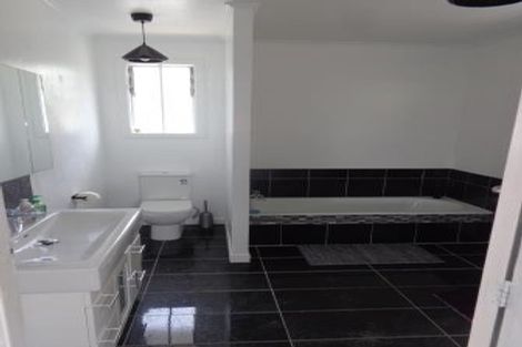 Photo of property in 29 Tahi Terrace, Glen Eden, Auckland, 0602