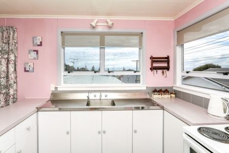 Photo of property in 37b Breakwater Road, Moturoa, New Plymouth, 4310