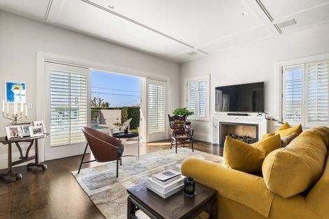 Photo of property in 21 Stanley Point Road, Stanley Point, Auckland, 0624