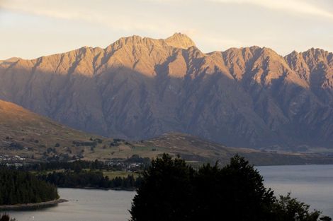 Photo of property in 12a Sainsbury Road, Fernhill, Queenstown, 9300