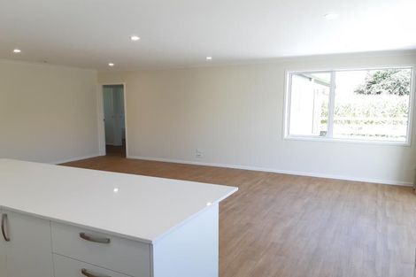 Photo of property in 18 Coolen Place, Tuakau, 2121