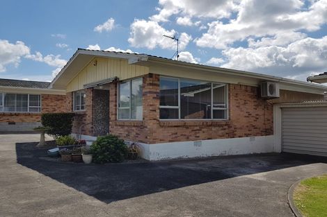 Photo of property in 2 Great South Road, Papakura, 2110