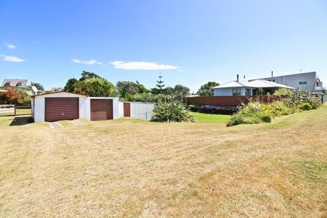 Photo of property in 12 Roore Street, Foxton Beach, Foxton, 4815