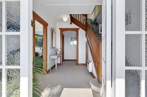 Photo of property in 76 Belt Road, New Plymouth, 4310