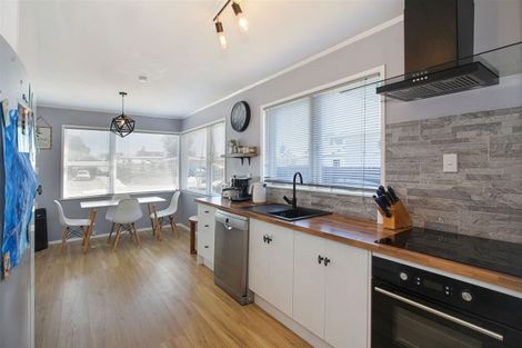 Photo of property in 15 Bettina Place, Manurewa, Auckland, 2102
