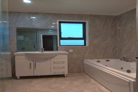 Photo of property in 7 Glen Norman Avenue, Henderson, Auckland, 0610