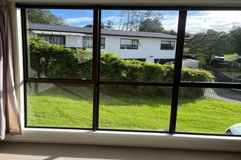 Photo of property in 8 Louise Place, West Harbour, Auckland, 0618