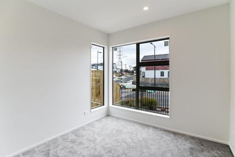 Photo of property in 10 Taiororua Avenue, Massey, Auckland, 0614