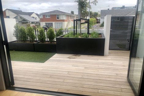 Photo of property in Frank Sargeson Apts, 2/74g Anzac Street, Takapuna, Auckland, 0622