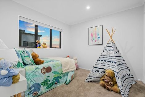 Photo of property in 4223b Great North Road, Glendene, Auckland, 0602