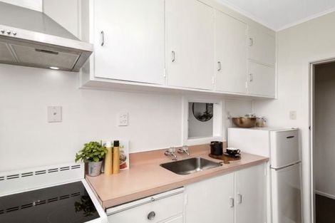 Photo of property in 1/8 Mataroa Avenue, Northland, Wellington, 6012