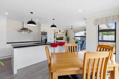 Photo of property in 27 Leet Crescent, Papamoa Beach, Papamoa, 3118