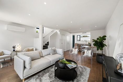 Photo of property in 96b Apu Crescent, Lyall Bay, Wellington, 6022