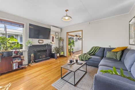 Photo of property in 27 Waterloo Crescent, Hokowhitu, Palmerston North, 4410