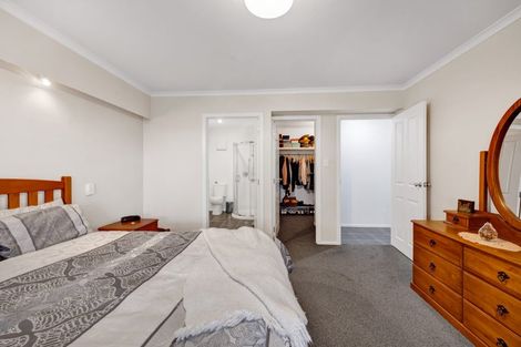 Photo of property in 21 Longview Drive, Merrilands, New Plymouth, 4312