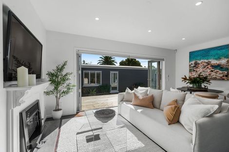 Photo of property in 14 Whitfield Street, Sumner, Christchurch, 8081
