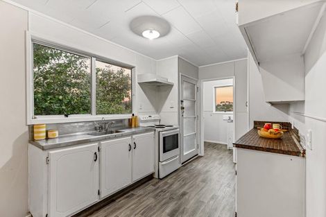 Photo of property in 18 Solar Road, Glen Eden, Auckland, 0602