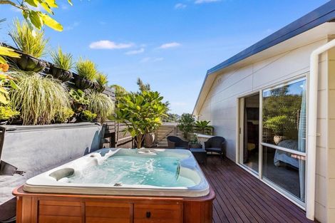 Photo of property in 8 The Crowsnest, Whitby, Porirua, 5024