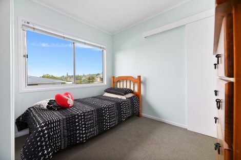 Photo of property in 1/62 Rua Road, Glen Eden, Auckland, 0602