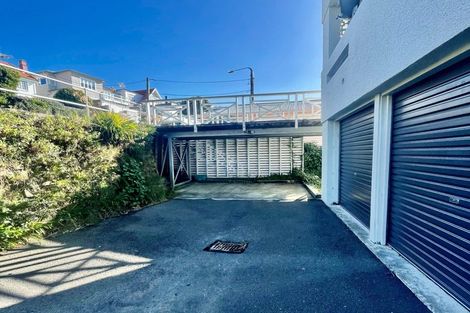 Photo of property in Grafon Court Flats, 53u2 Grafton Road, Roseneath, Wellington, 6011