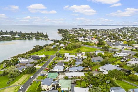 Photo of property in 39a Pohutukawa Avenue, Red Beach, 0932