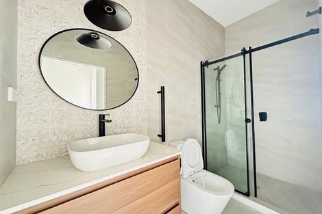 Photo of property in 39 Lawson Creek Street, Massey, Auckland, 0614