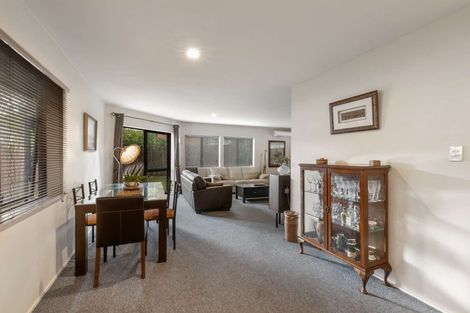 Photo of property in 37 Fields Parade, Oteha, Auckland, 0632