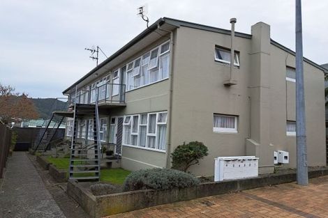 Photo of property in 33 Queen Street, Upper Hutt Central, Upper Hutt, 5018