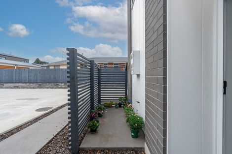 Photo of property in 2/10 Burrows Place, Frankton, Hamilton, 3204