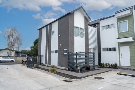 Photo of property in 2/10 Burrows Place, Frankton, Hamilton, 3204