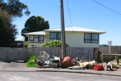 Photo of property in 12 Ingleby Place, Kelston, Auckland, 0602