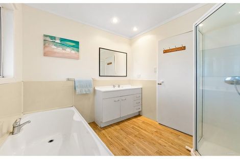 Photo of property in 13 Gladfield Lane, Te Atatu Peninsula, Auckland, 0610