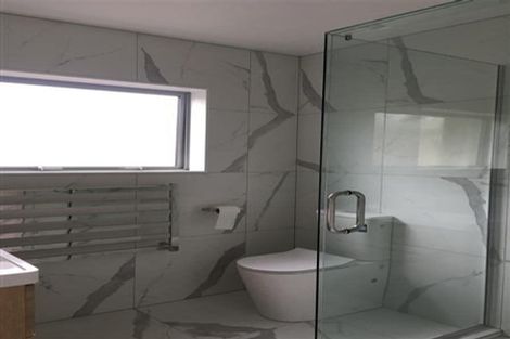 Photo of property in 81 Lake Road, Northcote, Auckland, 0627