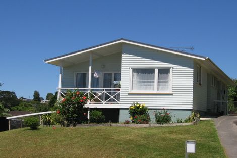 Photo of property in 3/15 Taurus Crescent, Beach Haven, Auckland, 0626