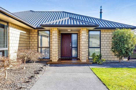 Photo of property in 21 Montague Grove, Stratford, 4332